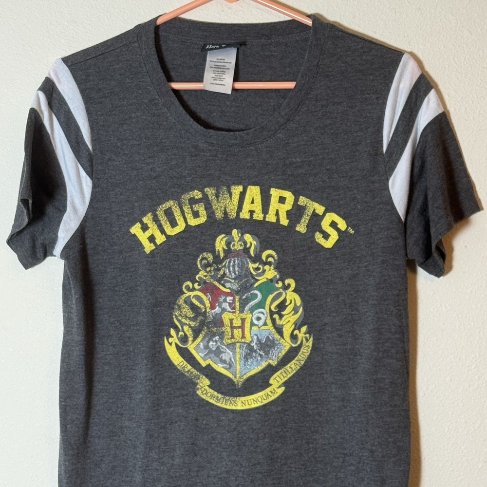 Harry Potter Hogwarts Graphic T Shirt XL Gray Short Sleeve Distressed Crest